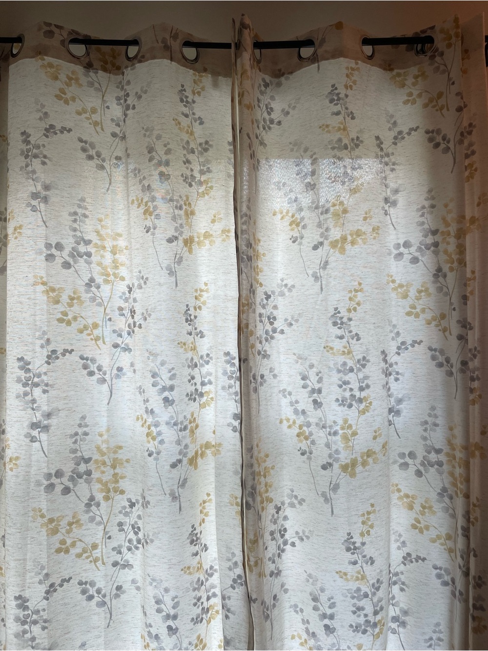 2 Floral Light Filtering Curtain Panels 98x56.